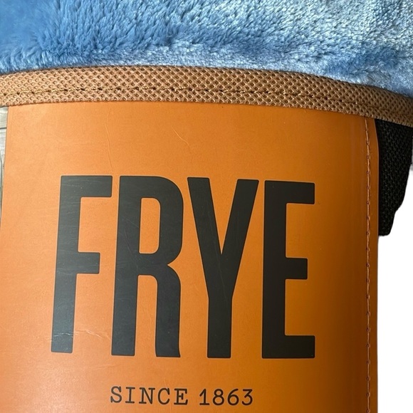 Frye - Plush Blanket / Fleece - Picture 4 of 5